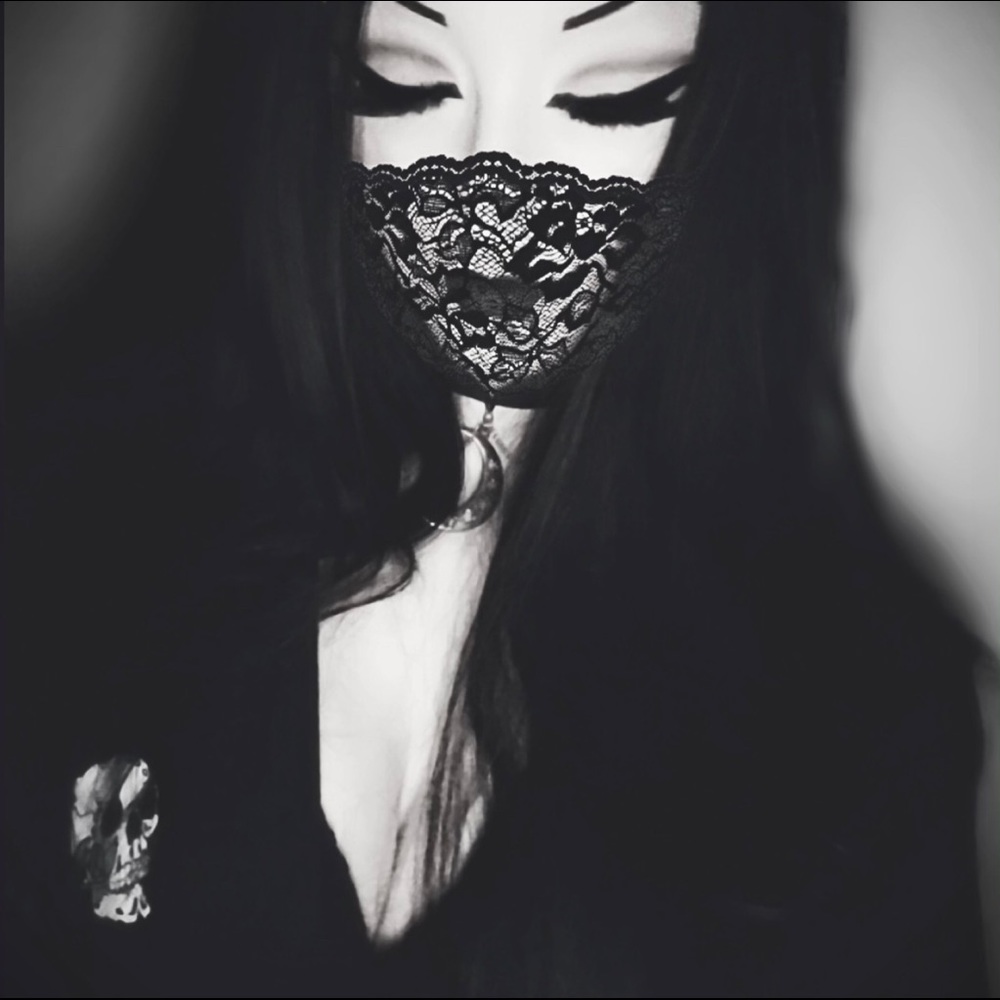 Meet 🖤⚰️🕸Alice🪦🥀🦇